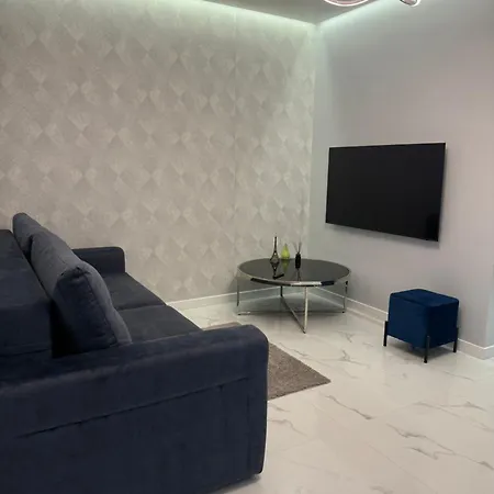 Luxury Stryiska, 108