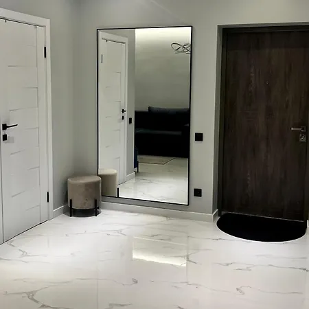 Luxury Stryiska, 108